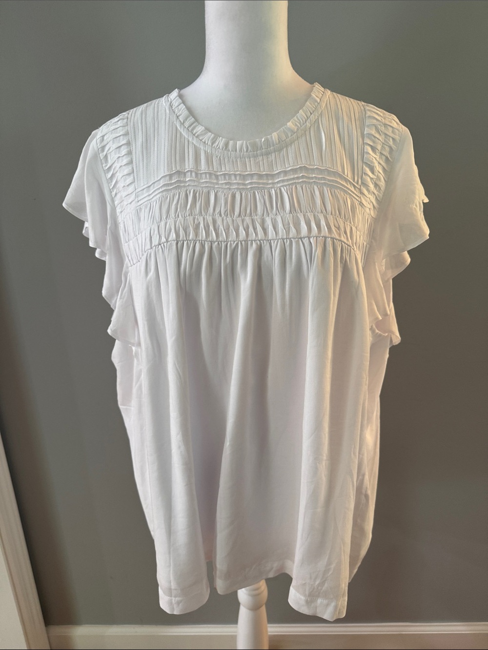Daniel Rainn White Ruffle Sleeve Pintuck Blouse